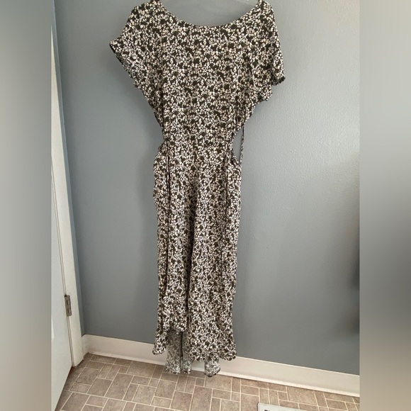 a new day Dresses & Skirts - Target midi dress with side cut outs never worn